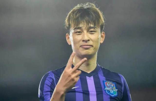 开云注册入口-巴顿：兴奋期盼新赛季早点来 津门虎的目标先保级