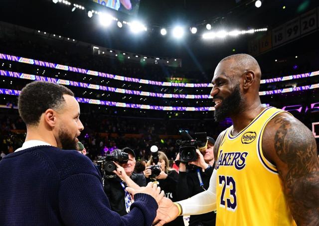 开云APP-詹皇丢评奖资格引争议！约基奇库里冲奖也拉响警报