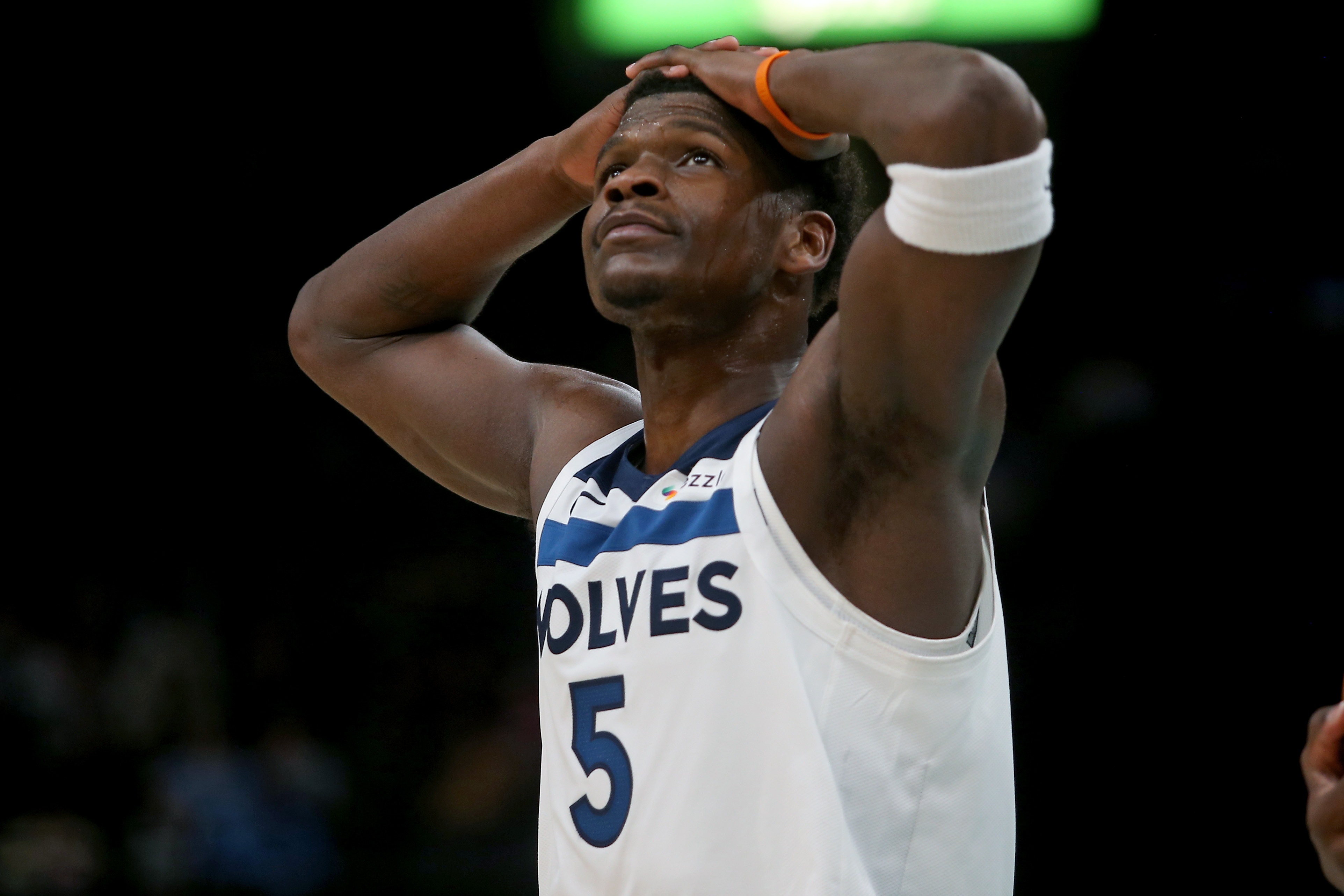 开云在线-毫无状态！爱德华兹15中3&amp;三分球7中0仅拿8分2板3助2断1帽